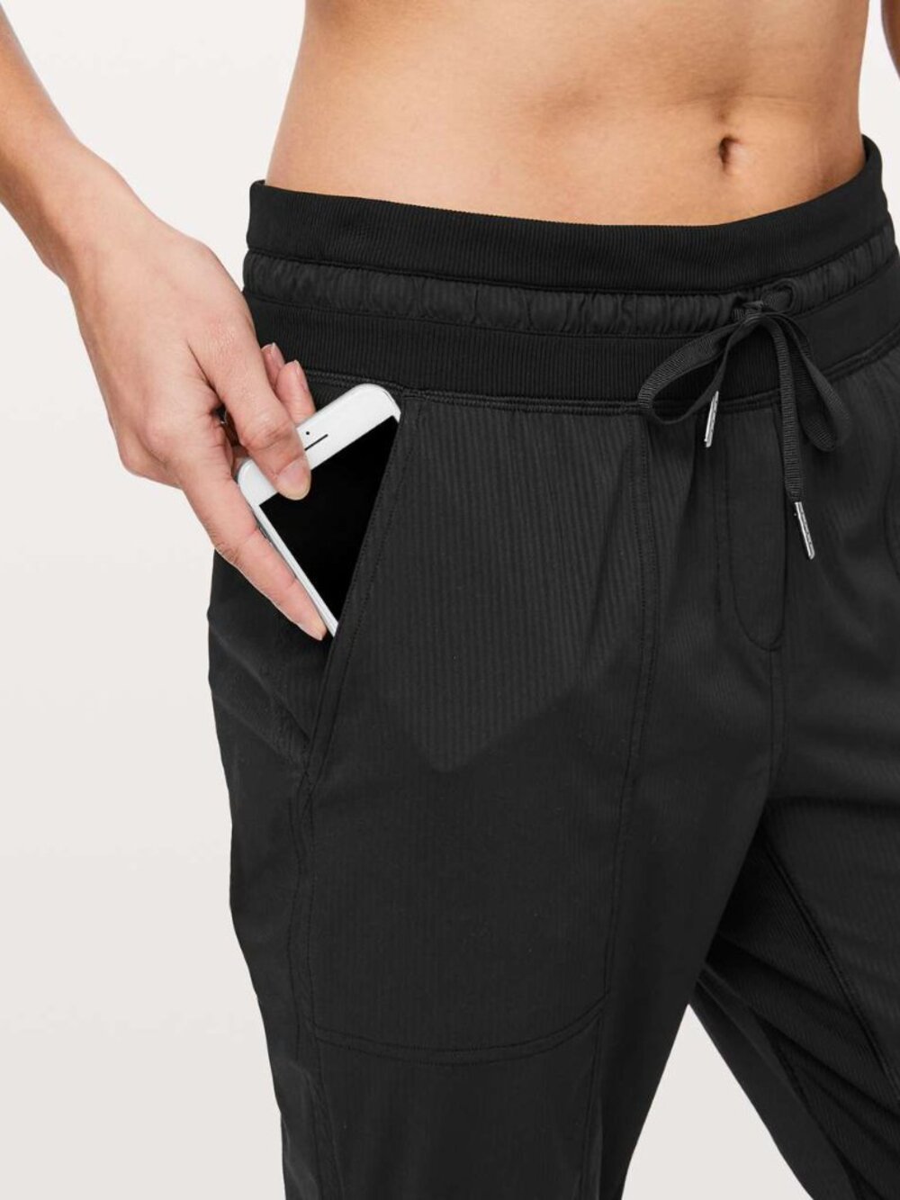 Lululemon Dance Studio Crop Pant 25" in Black Women Sz 10 - Picture 2 of 8